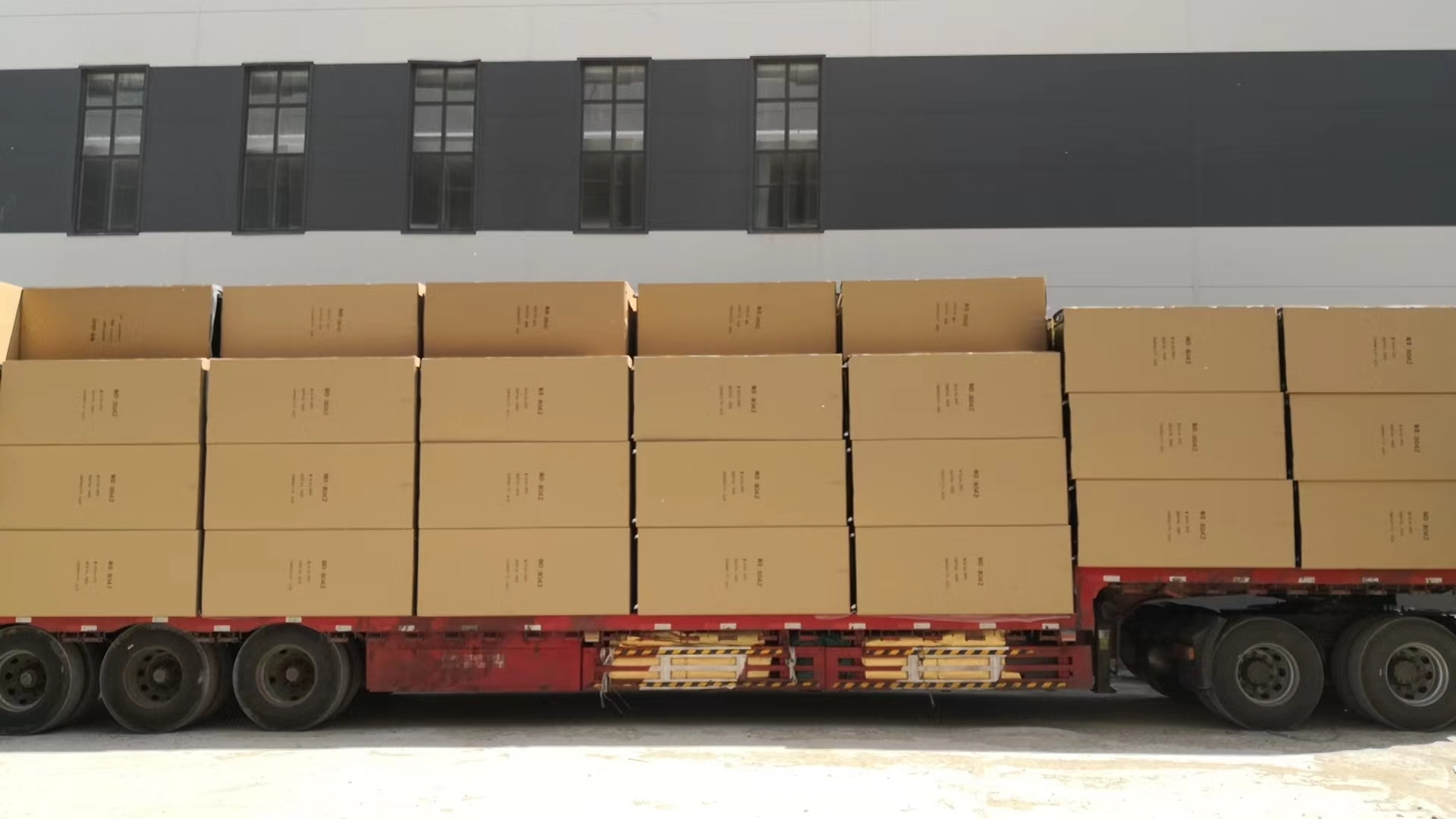 精致機柜整裝待發，助力富士康集團項目建設